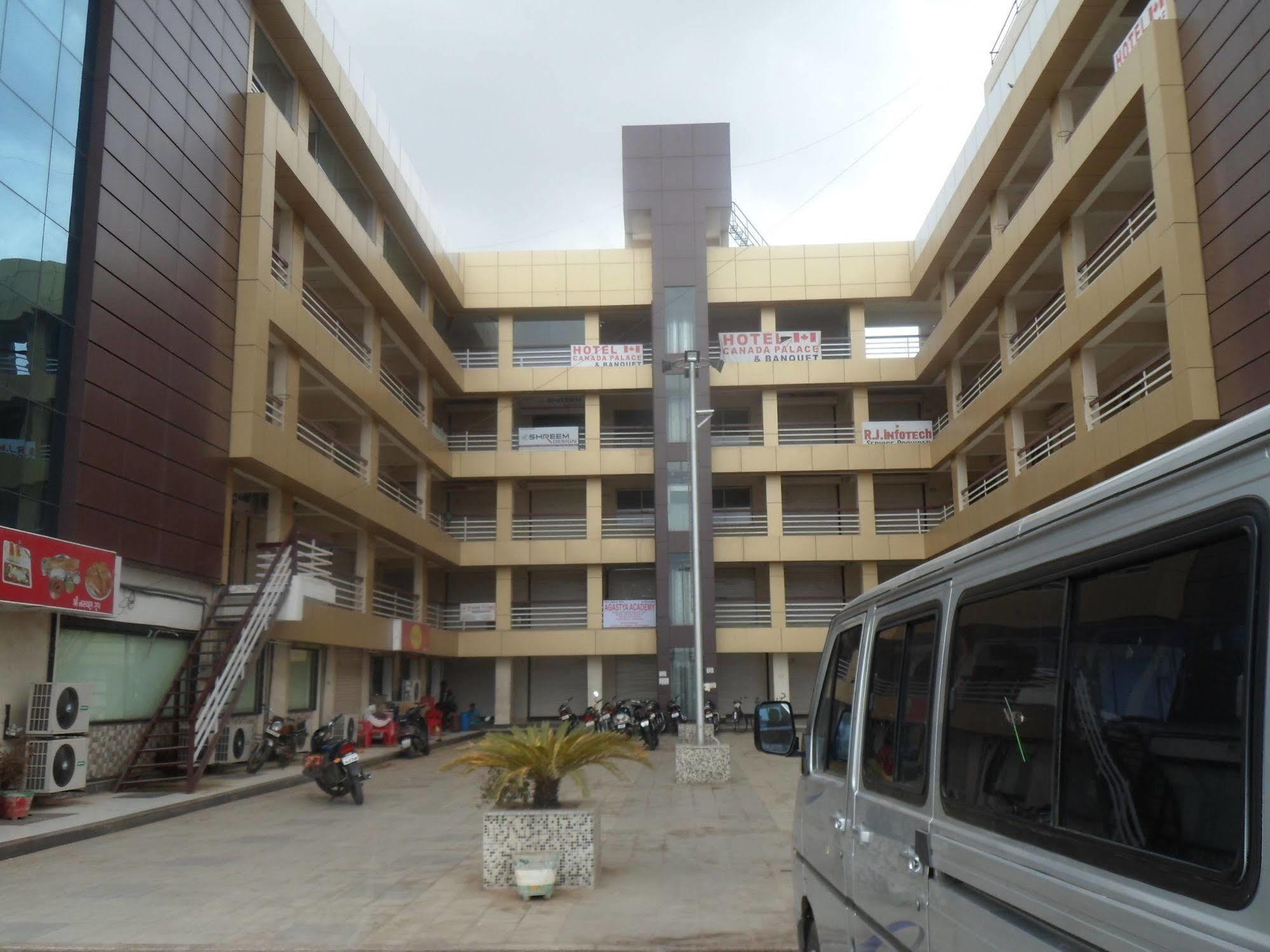 Hotel Canada Palace Watuwa المظهر الخارجي الصورة