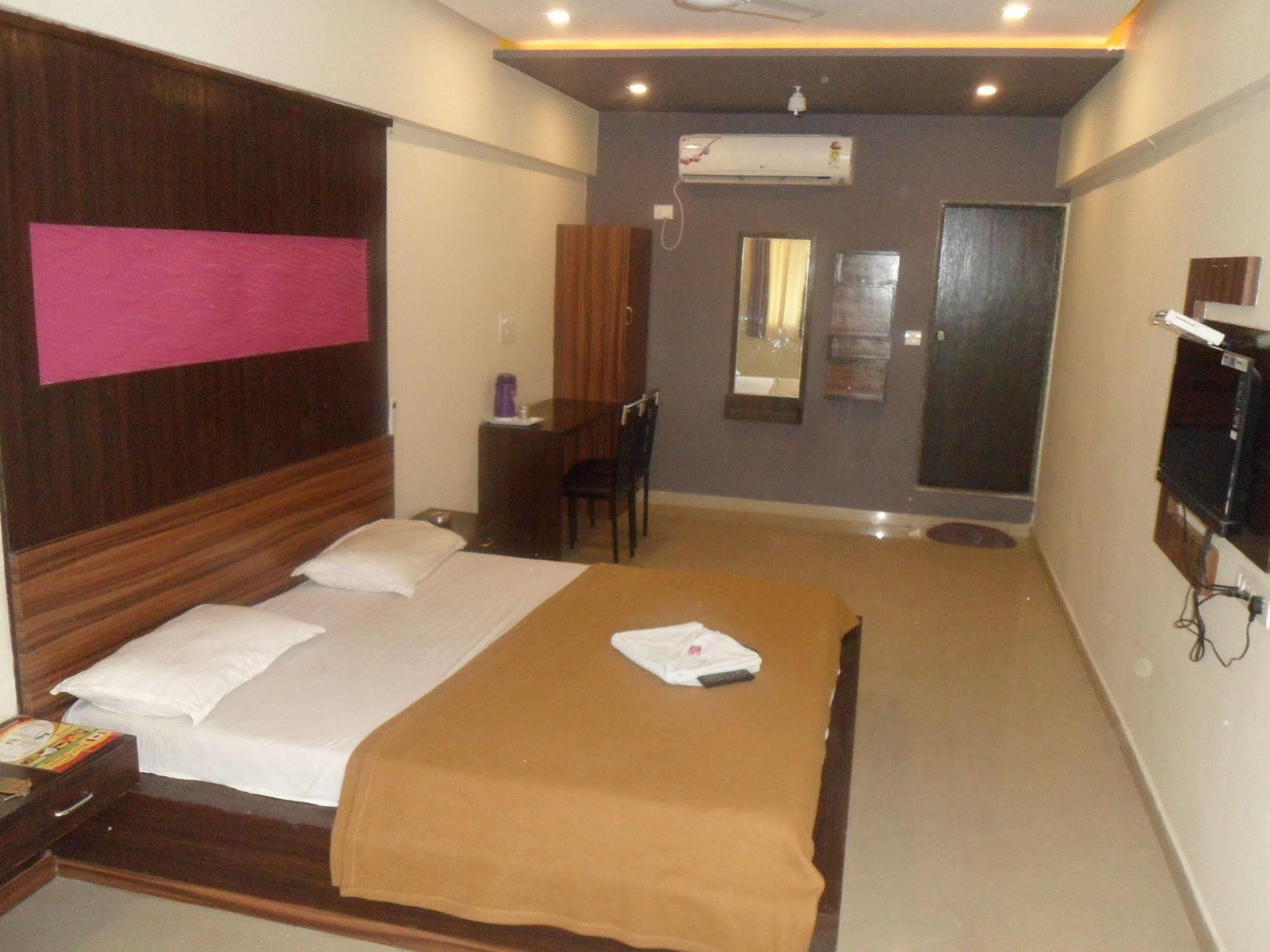 Hotel Canada Palace Watuwa المظهر الخارجي الصورة